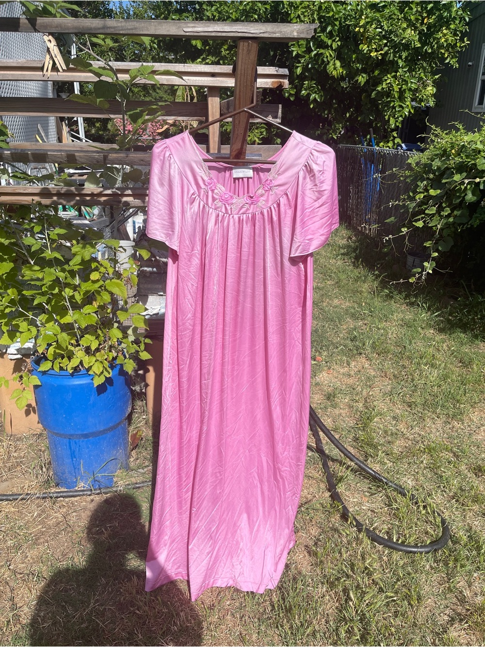 Vintage Women's Pink Short-Sleeve Nightgown - Classic Comfort